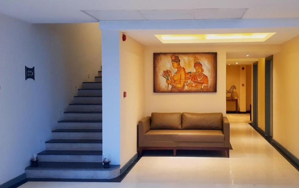 Earl'S Regent Negombo Hotel Exterior photo