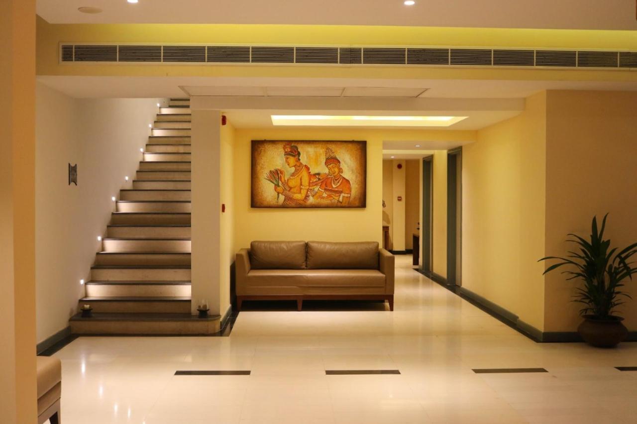 Earl'S Regent Negombo Hotel Exterior photo