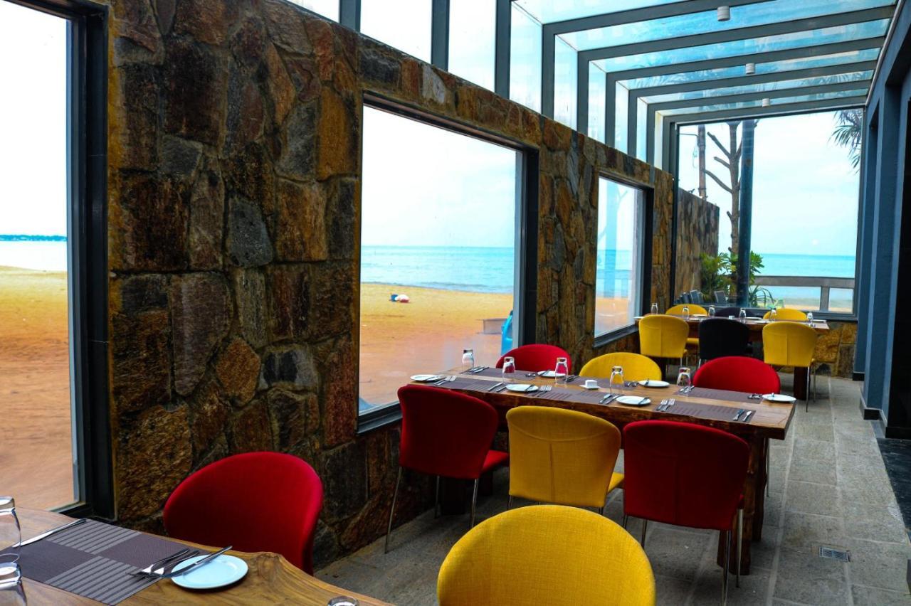 Earl'S Regent Negombo Hotel Exterior photo