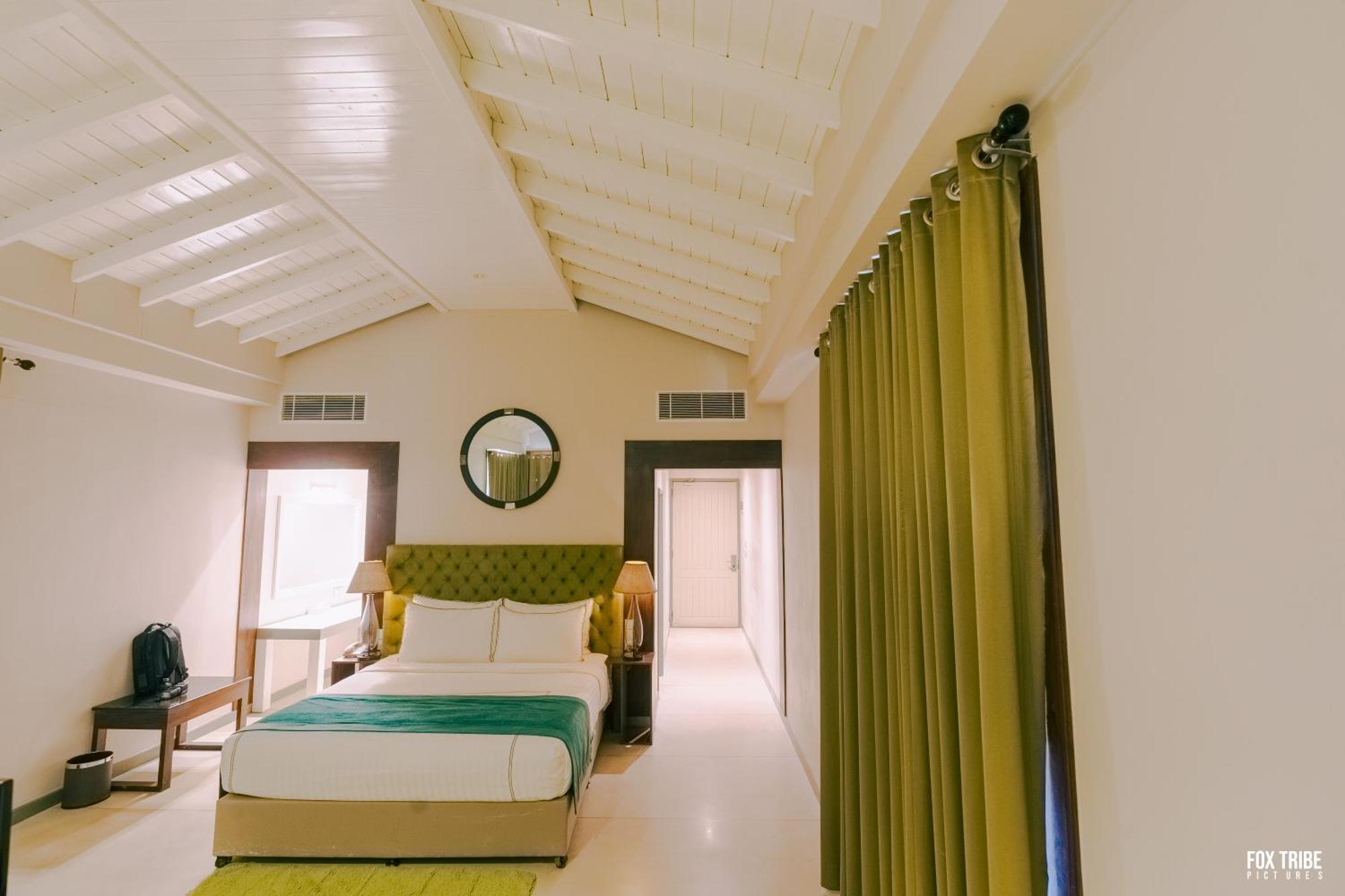 Earl'S Regent Negombo Hotel Exterior photo